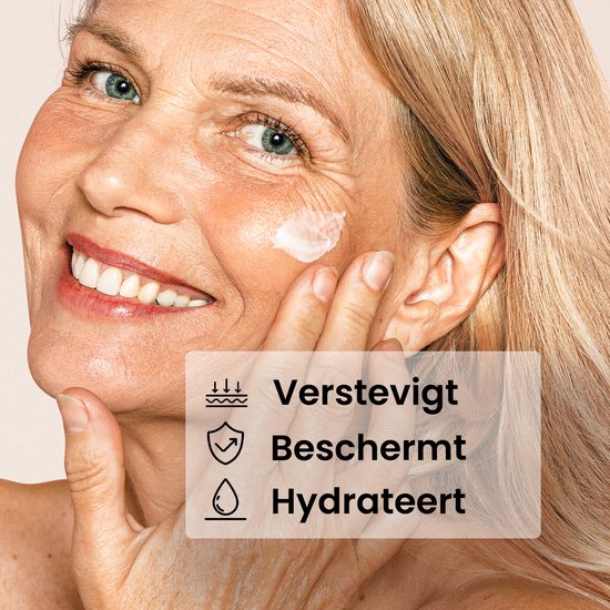 Model met crème op de wang: verstevigt, beschermt, hydrateert.