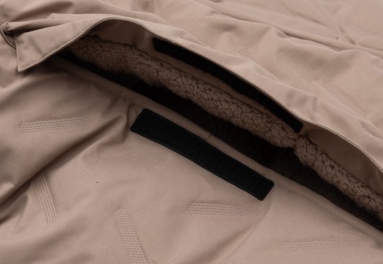 Jollein - Voetenzak voor Autstoel & Kinderwagen - Embossed - Milky Coffee - Polyester - Footmuff Maxi Cosi, Kinderwagen of Autostoel - 42x82cm van Jollein — afbeelding 2