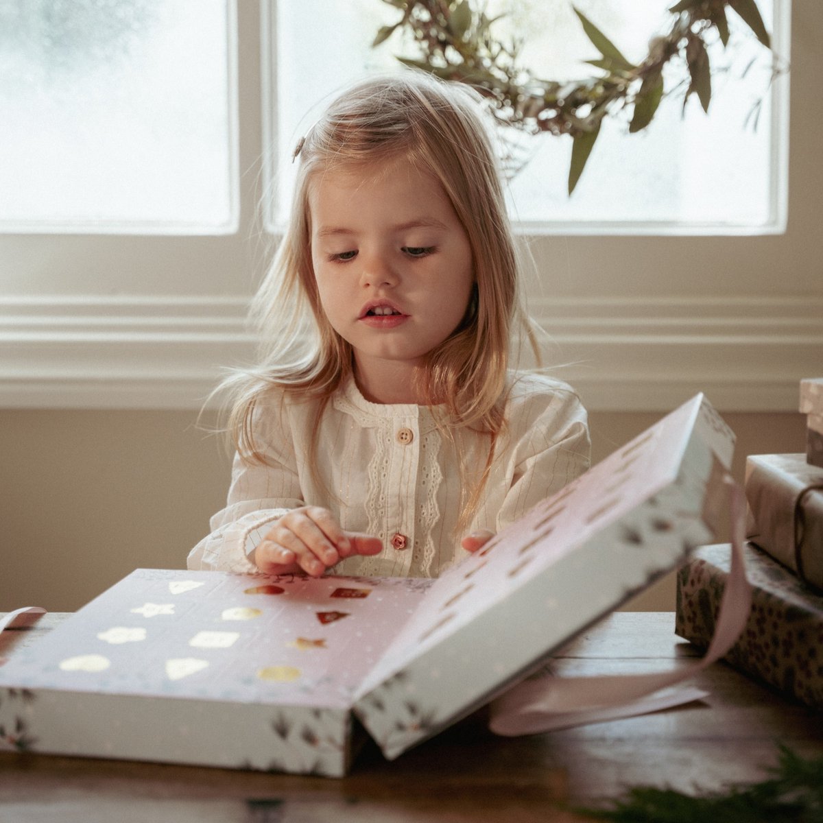 Little Dutch Adventskalender met armbandjes, bedels en stickers - 24 vakjes - Knutselen - Speelgoed kinderen - Voor meisjes – foto 4