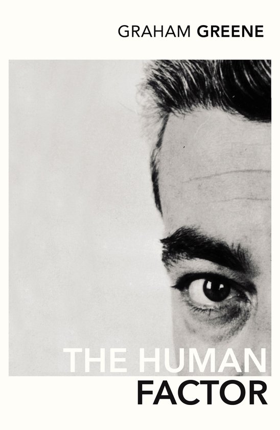 Boekomslag van 'The Human Factor' van Graham Greene, met een close-up van een oog en gedeelte van het gezicht.