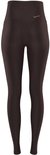Achterkant van een bruine, hoge taille legging met logo op de heup.
