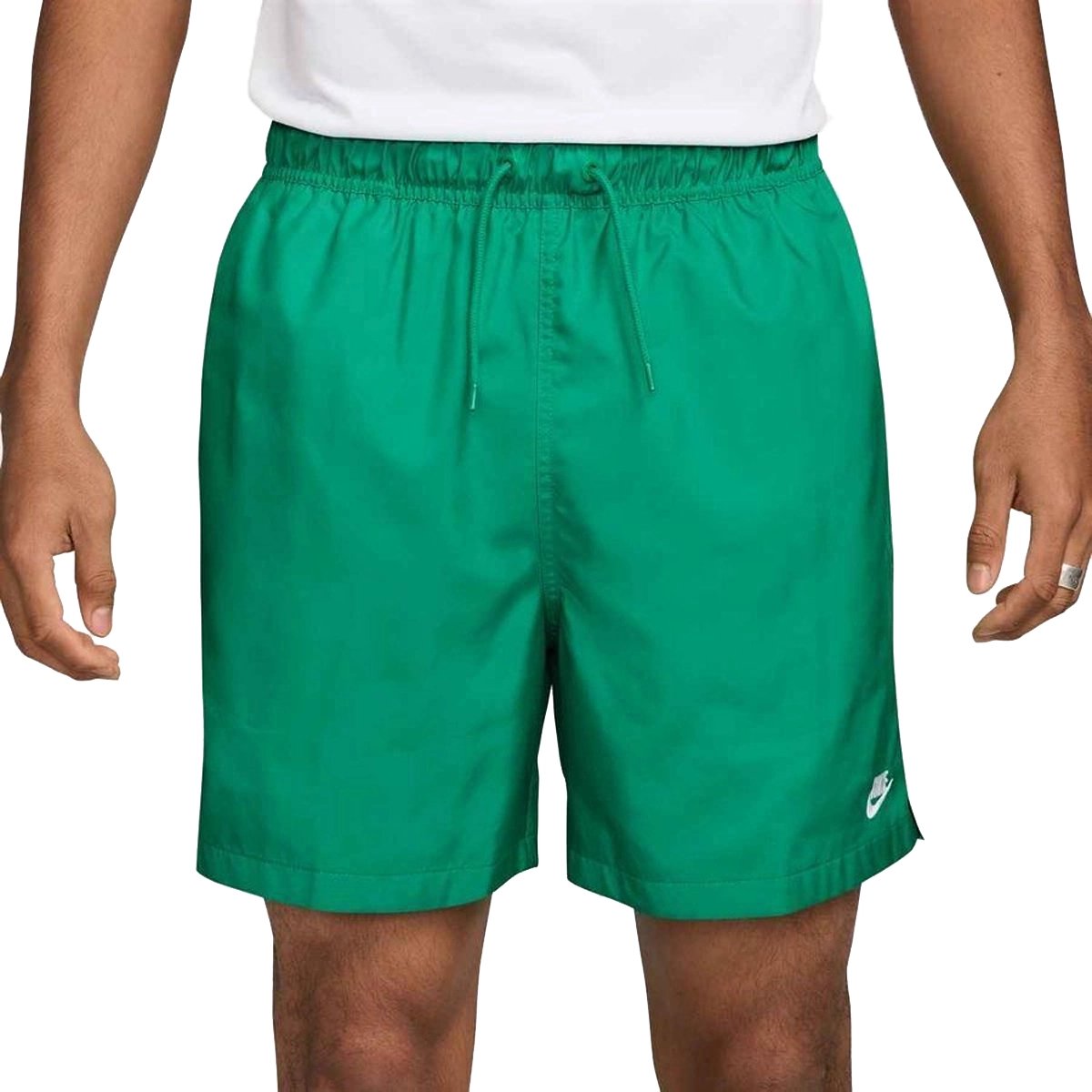 Nike club flow short in de kleur . Groen