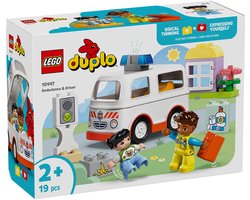 foto van LEGO DUPLO Ambulance met chauffeur voor fantasiespel - 10447