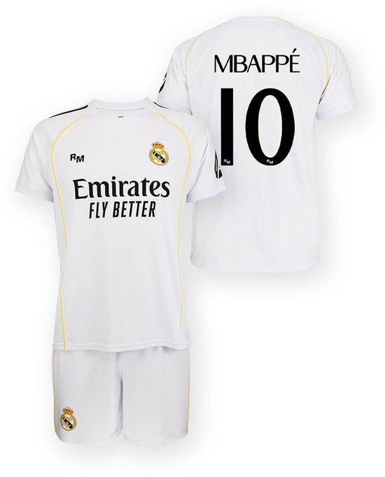 Compleet wit Real Madrid tenue voor kinderen: shirt met 'Emirates Fly Better' en 'MBAPPE 10' op de achterkant, en een wit broekje.