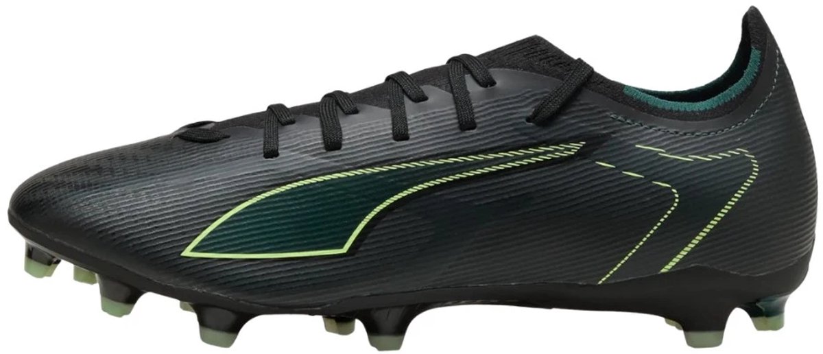 Puma Ultra 6 Match FG/AG voetbalschoenen in zwart, EU 42, met technisch mesh bovenwerk en SPEEDSYSTEM-design.