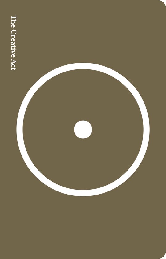 De kaft van het boek 'The Creative Act' is bruin met een witte cirkel en een wit stipje in het midden. De tekst 'The Creative Act' staat verticaal aan de linkerkant.