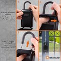 Guide étape par étape pour ouvrir et utiliser la boîte à clés Brihard, avec une anse pour l'accrocher n'importe où.