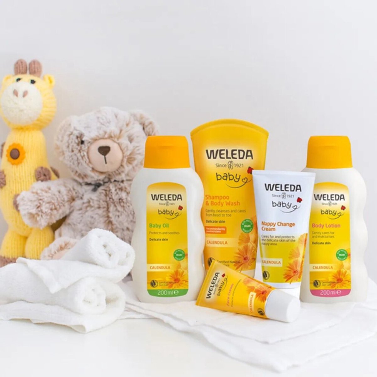 WELEDA - Baby Calendula Liniment Reinigingsmelk - 3 x 400 ml - Voordeelverpakking