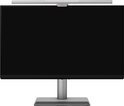 Zilverwitte BenQ Screenbar Pro monitorlamp boven een gesloten zwart computerscherm.