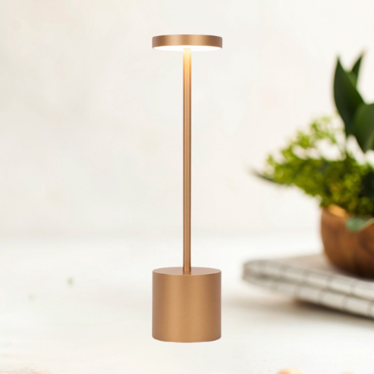 BOECK - Lamp - Draadloze Tafellamp – Luxe LED Bureaulamp met Touchbediening & Dimbaar Licht – Oplaadbaar via USB – Designlamp voor Slaapkamer, Restaurant of Bureau - Goud