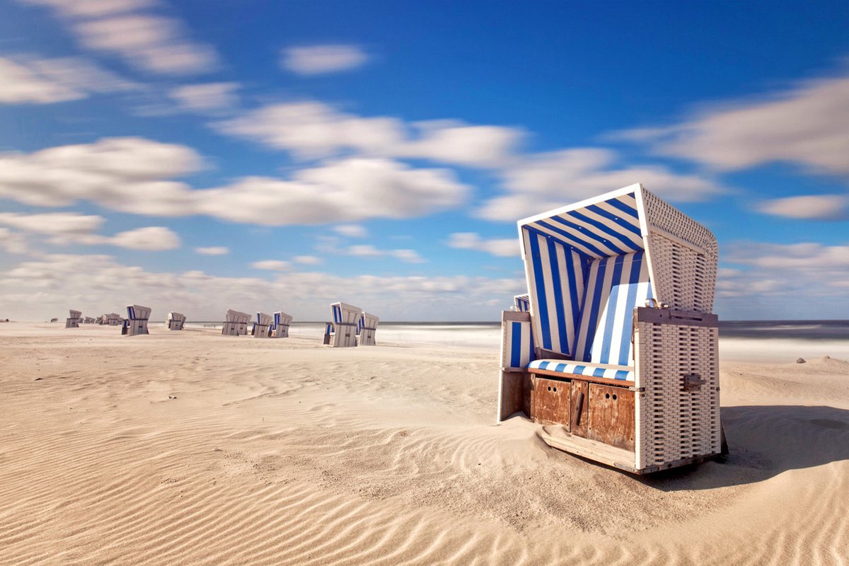 Fotobehang strandstoel in beige blauw
