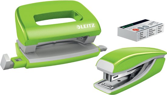 Groene Leitz mini nietmachine en perforator met doosje nietjes.