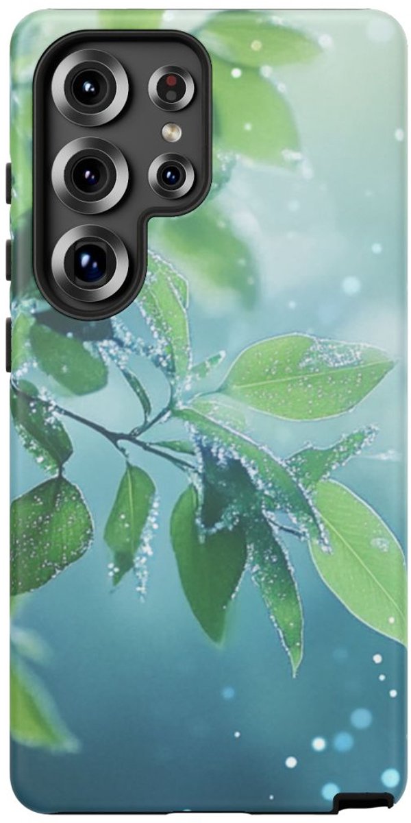 Dauwfrisse Groene Bladeren met Lichtbokeh – Telefoonhoesje Geschikt voor Galaxy S25 Ultra