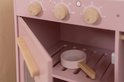 Roze speelgoedkeuken oven met binnenin een roze pannetje en houten details.