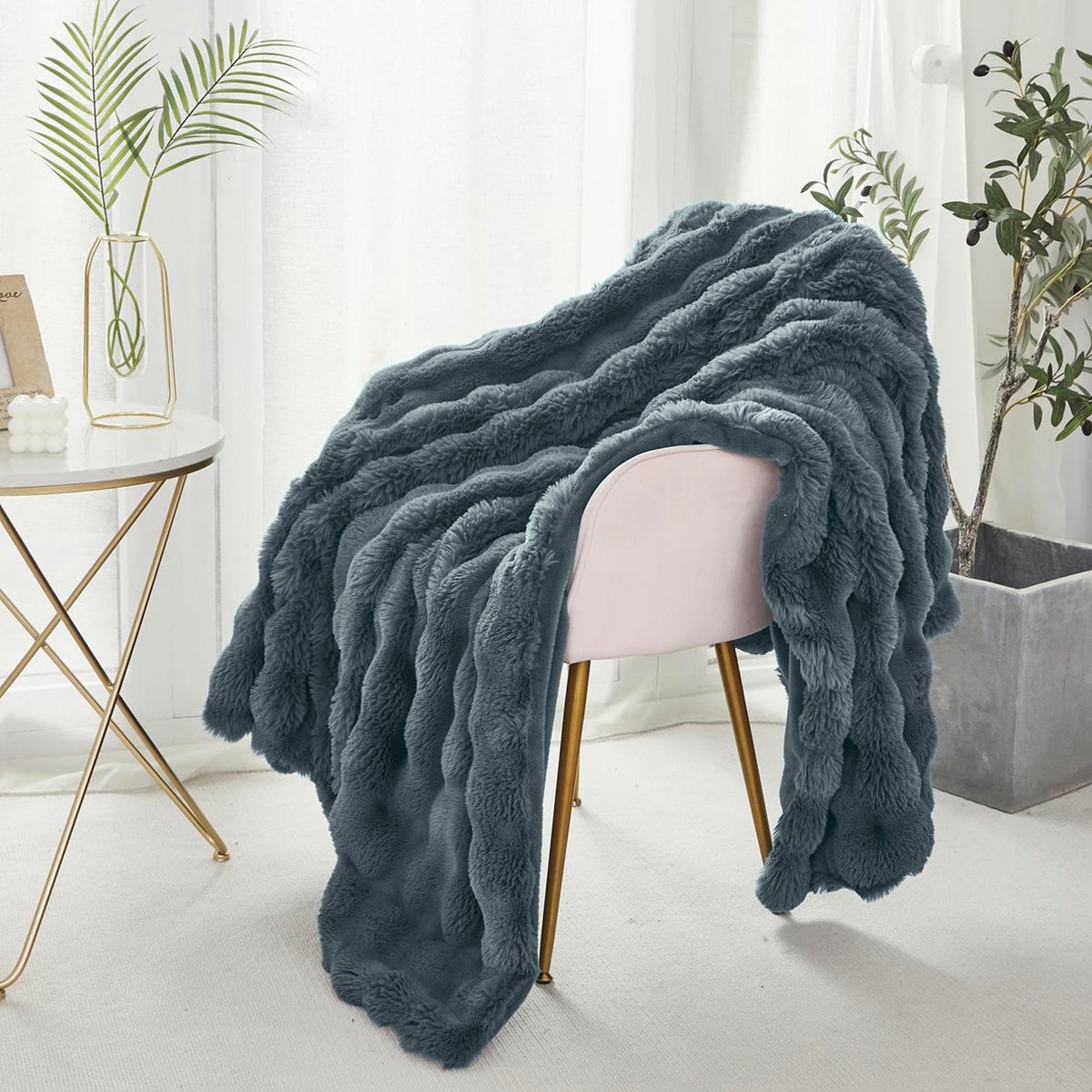 Qelus Extreem Zachte Shaggy Deken - 160x200cm - Luxe Konijnenbontlook met Golfdesign - voor Bank, Bed & Reis - Snel Pluizig - Knus Warmtegevoel - Donkergrijs