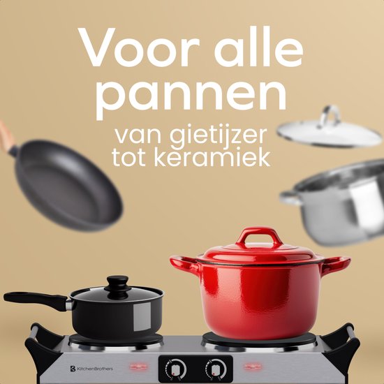 Dubbele RVS kookplaat met een rode hapjespan en een zwarte pan, klaar voor gebruik.