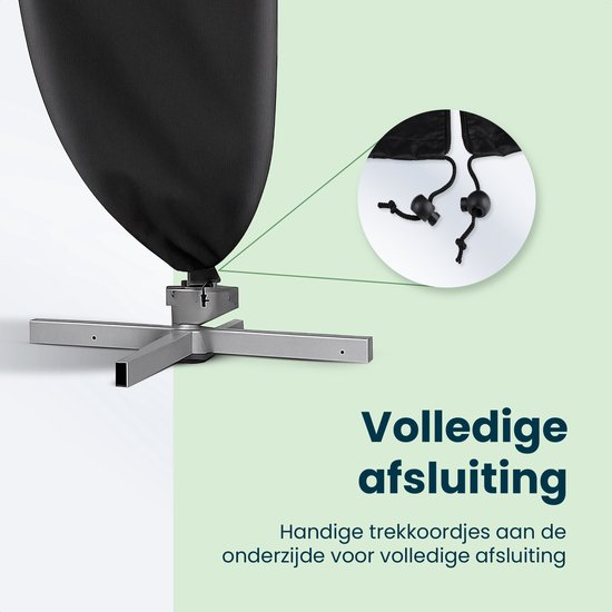Onderkant van een zwarte parasolhoes met trekkoordsluiting, bevestigd aan een voet.