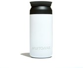 Witte Muitomas drinkfles met zwart deksel.