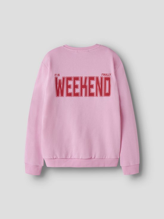 Roze sweater met de tekst 'IT IS WEEKEND FINALLY' op de achterkant in het rood.