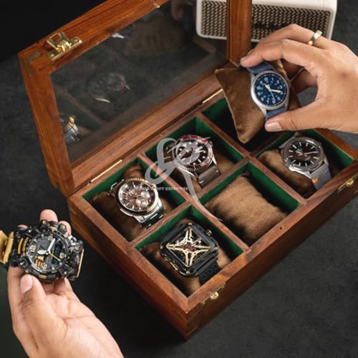Handcrafted Houten Horloge Display Case voor 6 Stuks - Elegante Kist met Glazen Deksels en Zachte Velours Interieur - Perfecte Cadeau voor Vaderdag