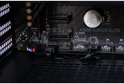 Moederbord met 'A520 AORUS ELITE' print, PCIe slots, en aansluitingen voor kabels.