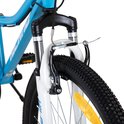Voorvork en V-brake remmen van een blauwe Hiland tienerfiets met witte vork.
