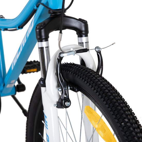 Voorvork en V-brake remmen van een blauwe Hiland tienerfiets met witte vork.