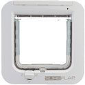 Wit microchip kattenluik van SureFlap met transparante klep, recht van voren gefotografeerd.