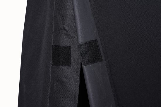 Detail van klittenband op de zwarte beschermhoes.