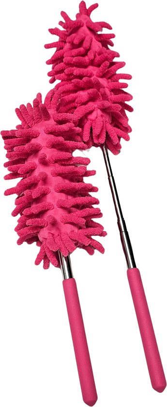 Twee roze microvezel stofdoekjes met telescopische stelen. Het ene stofdoekje is groter dan het andere.