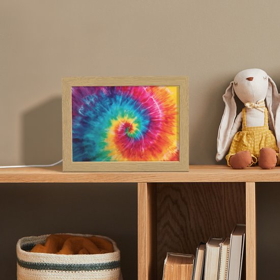 Nachtlampje 20x15 cm - Kinder lampje - Regenboog - Tie dye - Kleurrijk - Blauw - Tafellamp kinderkamer - Slaapkamer lamp - Bedlamp kinderen - Kinderlampje stopcontact - Wandlamp babykamer - Nachtlampjes van OnlyWow — afbeelding 3