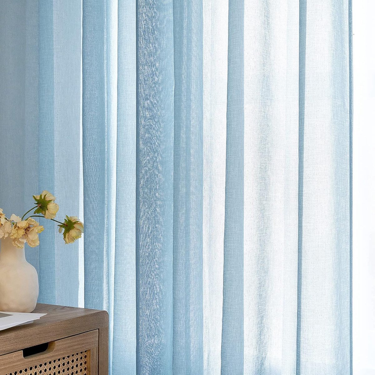 Glasgordijn, polyester voilegordijn met ingestanste ringen, transparante vitrage, luchtig, decoratief, voor slaapkamer en woonkamer, set van 1 gordijnen, 228 X 228 cm (b x h), stofblauw