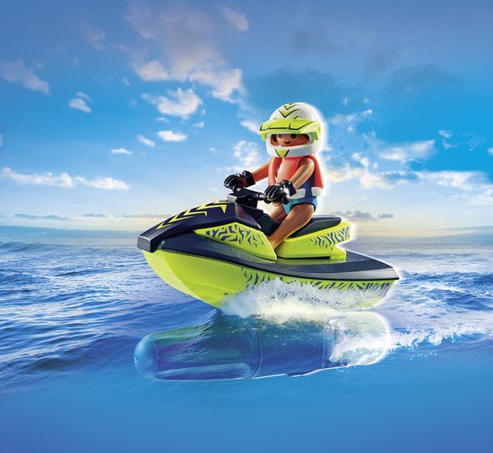 Persoon op een limegroene waterscooter met zwart patroon op golvend water.