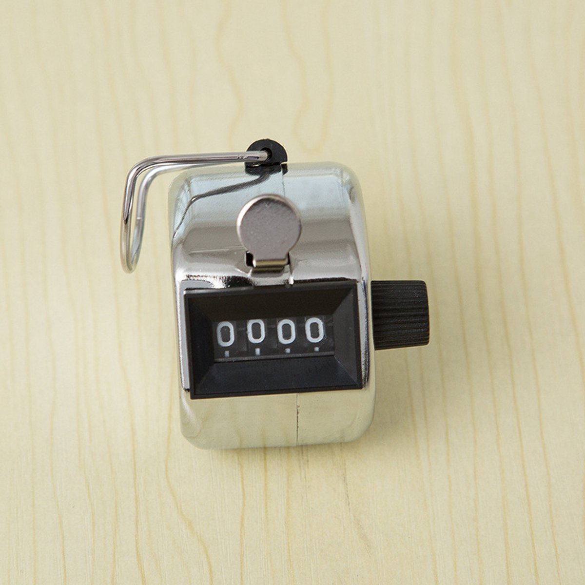 Een set van 3 mechanische handtellers, een metalen stappenteller (met metalen ring), een set van 3 mechanische hoeveelheidstellers (voor inventarisatie), een muntenteller met 4 cijfers, een handmatige personensteller en zilver.