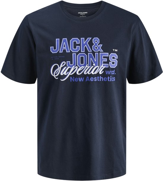 Marineblauwe T-shirt met de tekst 'JACK&JONES SUPERIOR New Aesthetics' in blauw en wit.