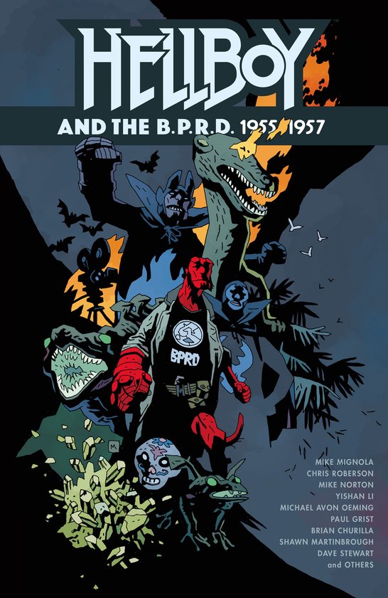 Hellboy en de B.P.R.D.: 1955-1957 stripboek met Hellboy, een dinosaurus, vleermuizen en monsters tegen een donkere achtergrond.