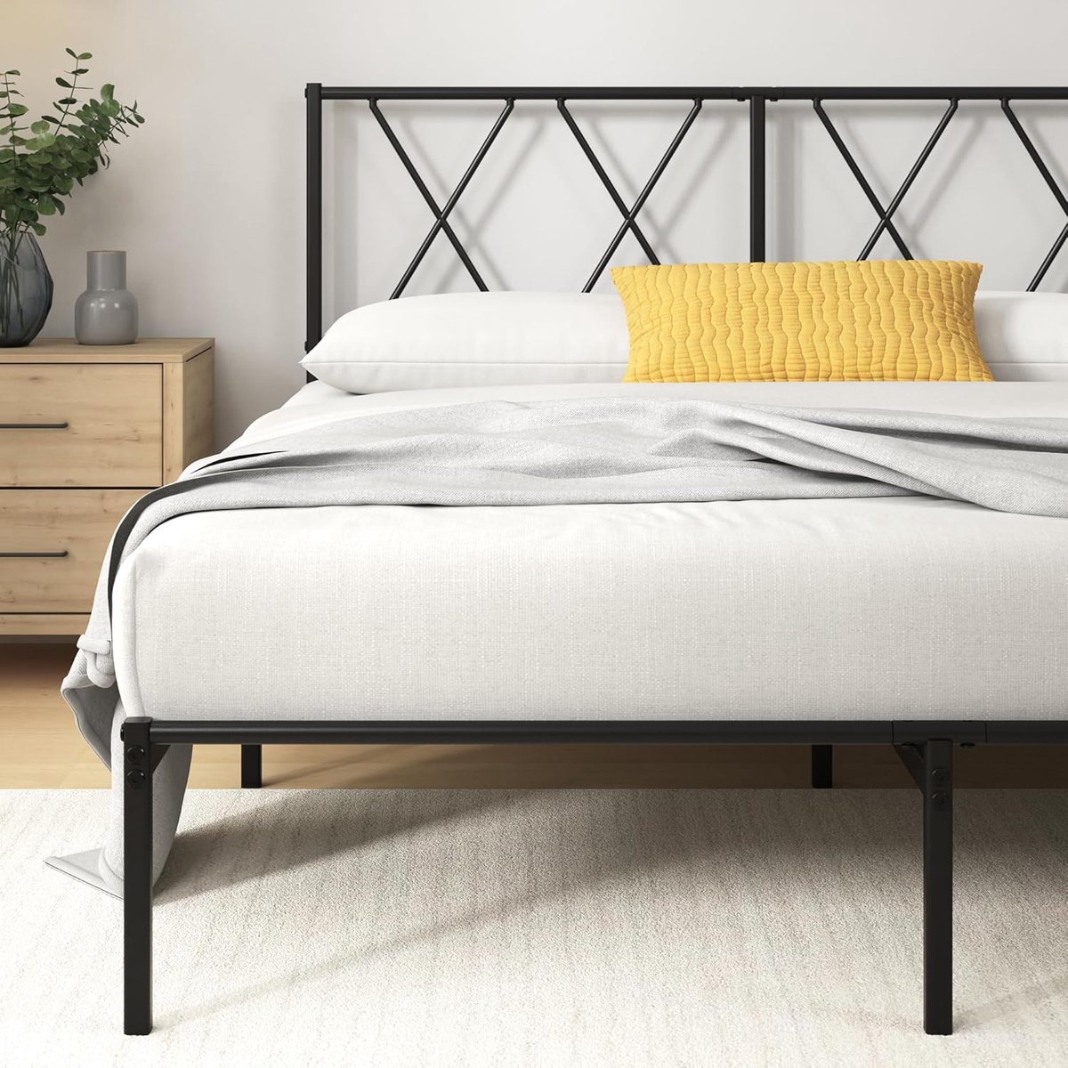 Elias Modern Metalen Bed 90 x 200 cm met Stijlvol Hoofdeinde | Metalen Lattenbodem | 30 cm Hoog Platform met Opbergruimte Onder Bed | Geen Boxspring Nodig | Zwart