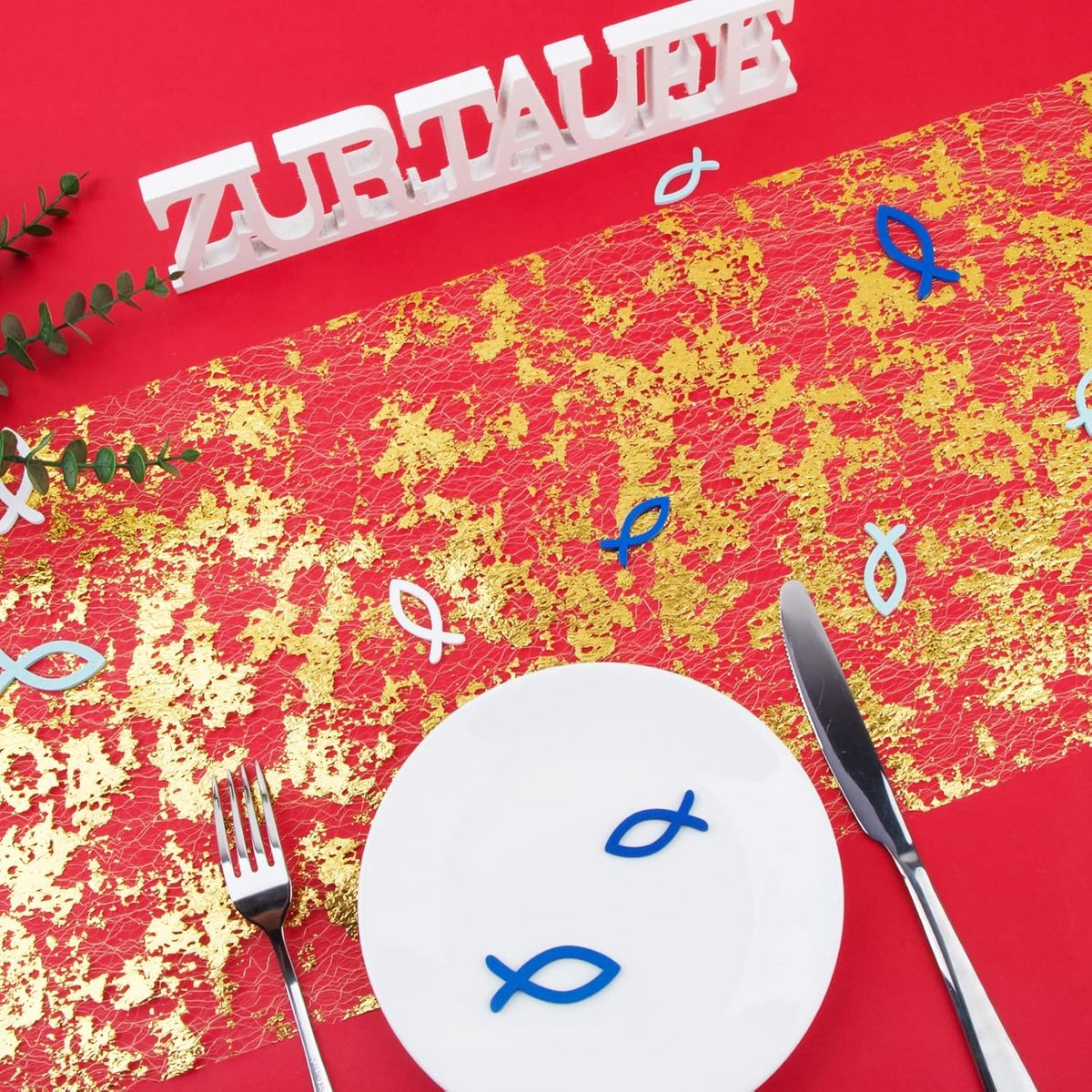 Glanzende gouden tafelloper van glitter en metaal voor feestelijke decoraties