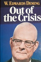 Close-up van de cover van het boek 'Out of the Crisis' van W. Edwards Deming, met een portret van Deming.