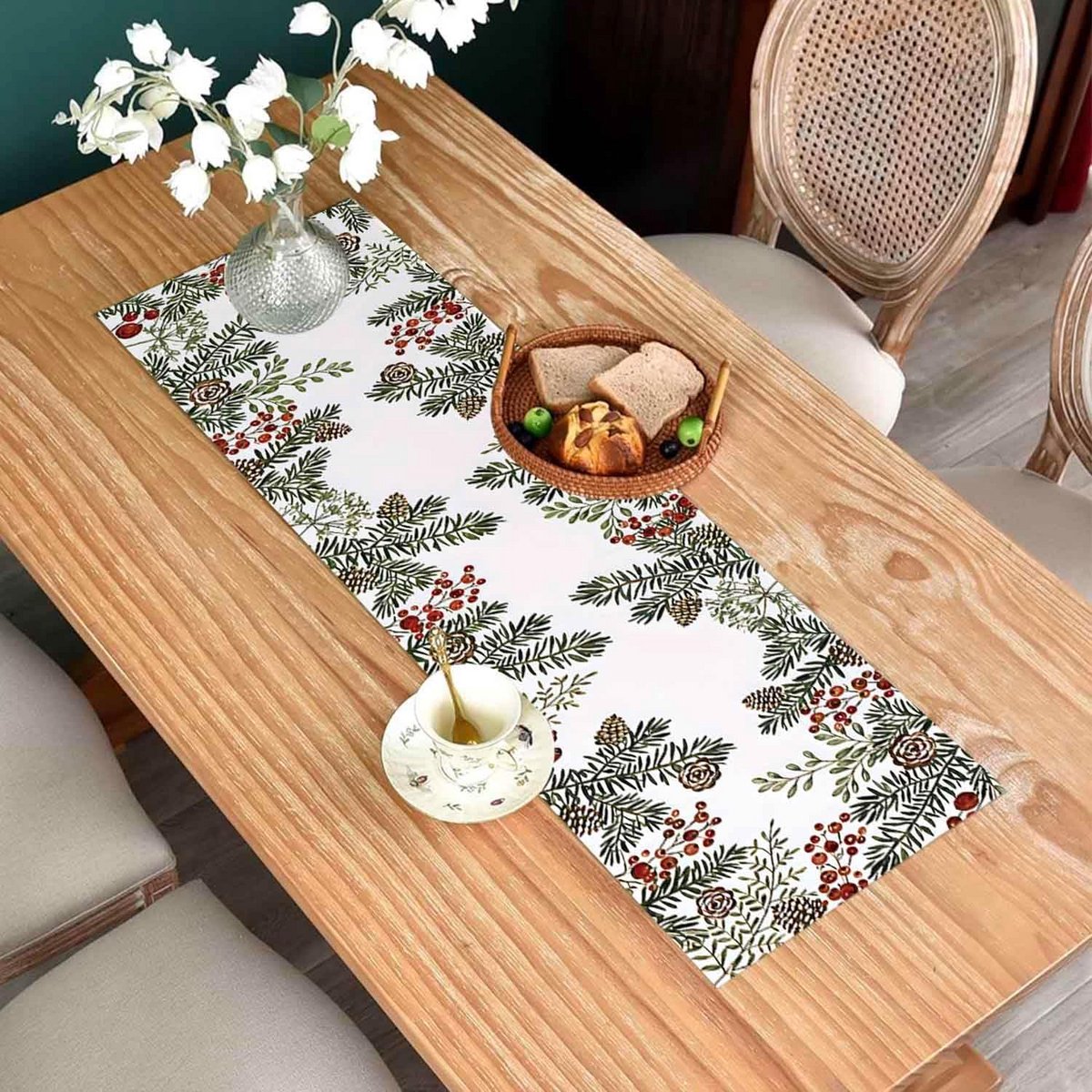 Elegante Groene Kerst Tafelloper met Dennenappel en Bessen Decoratie 40x140 cm