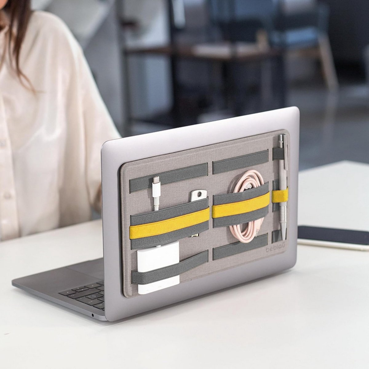 Zelfklevende en Draagbare Organizer voor Laptopaccessoires