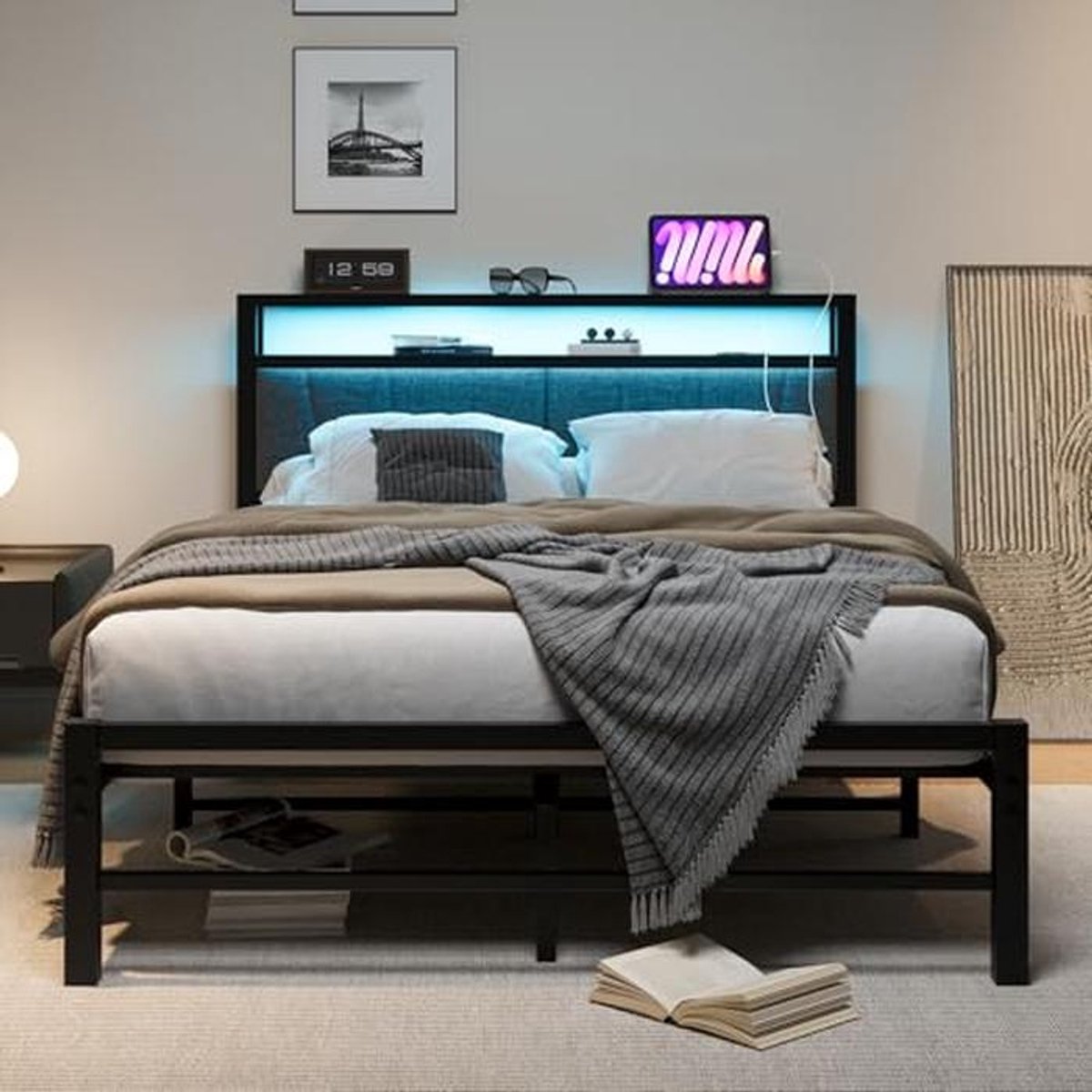 Gestoffeerd bed, 140 x 200 cm, met ledverlichting, bedframe van metaal, bedframe met hoofdeinde en laadstation, eenvoudige montage, tweepersoonsbed, tienerbed, zwart