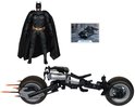 Batman figuur, losse Batpod en een kleine afbeelding van Batman op de Batpod.
