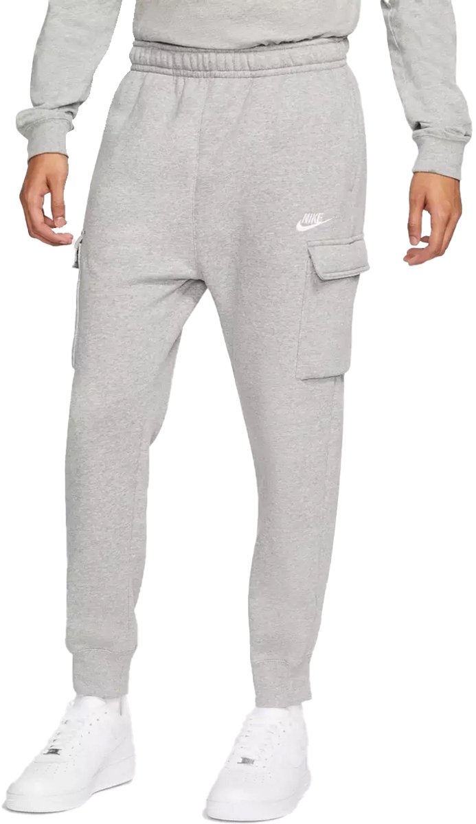 Nike club cargobroek in de kleur . Grijs