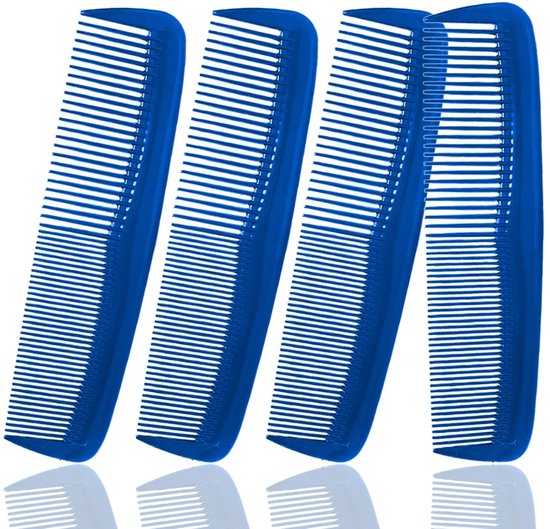 Vier donkerblauwe kammen naast elkaar op een witte achtergrond met reflectie.