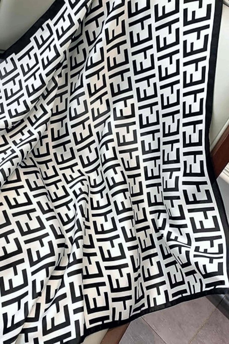 Kamea Dames Driekhoek Sjaal 70x70 Zwart met Geometrisch Minimalistisch