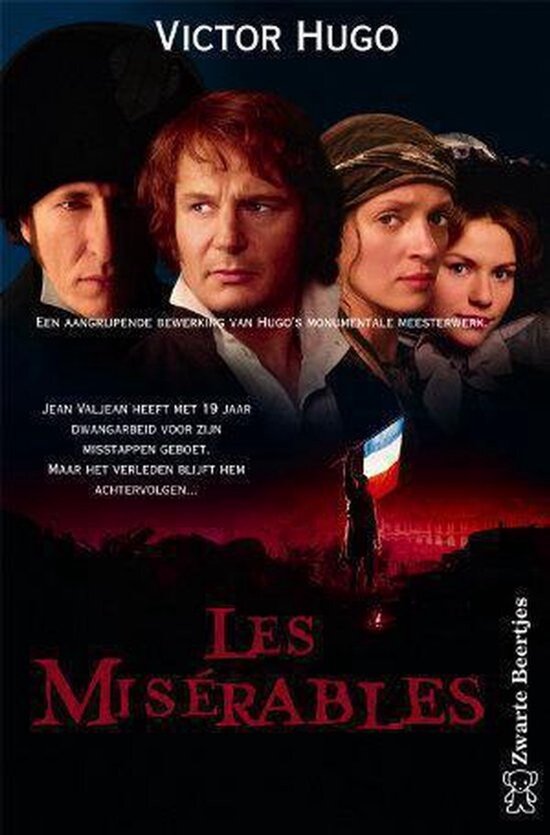Couverture du livre Les Misérables avec les visages de quatre acteurs et une silhouette tenant un drapeau français.