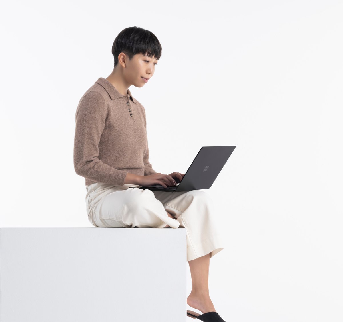Microsoft Surface Laptop 4 | i7-1185G7 | Intel Iris Xe Graphics | 33.0 (13″) | 256GB SSD | DDR4 | US | WiFi | Windows 11 Pro