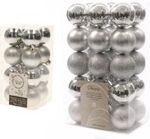 Kerstversiering kunststof kerstballen zilver 4-6 cm pakket van 46x stuks - Kerstboomversiering