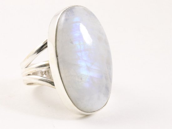 Grote ovale zilveren ring met regenboog maansteen - maat 18.5